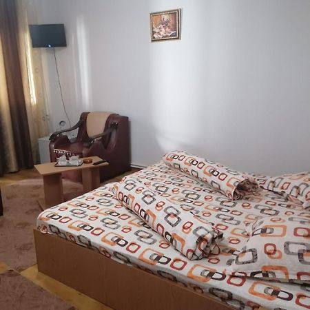 Pensiunea Pomi -Oesti Hotell Albestii Paminteni Exteriör bild