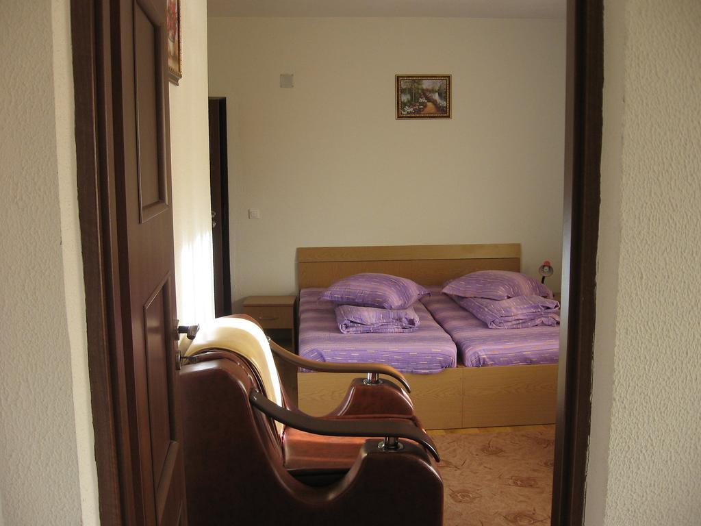 Pensiunea Pomi -Oesti Hotell Albestii Paminteni Rum bild