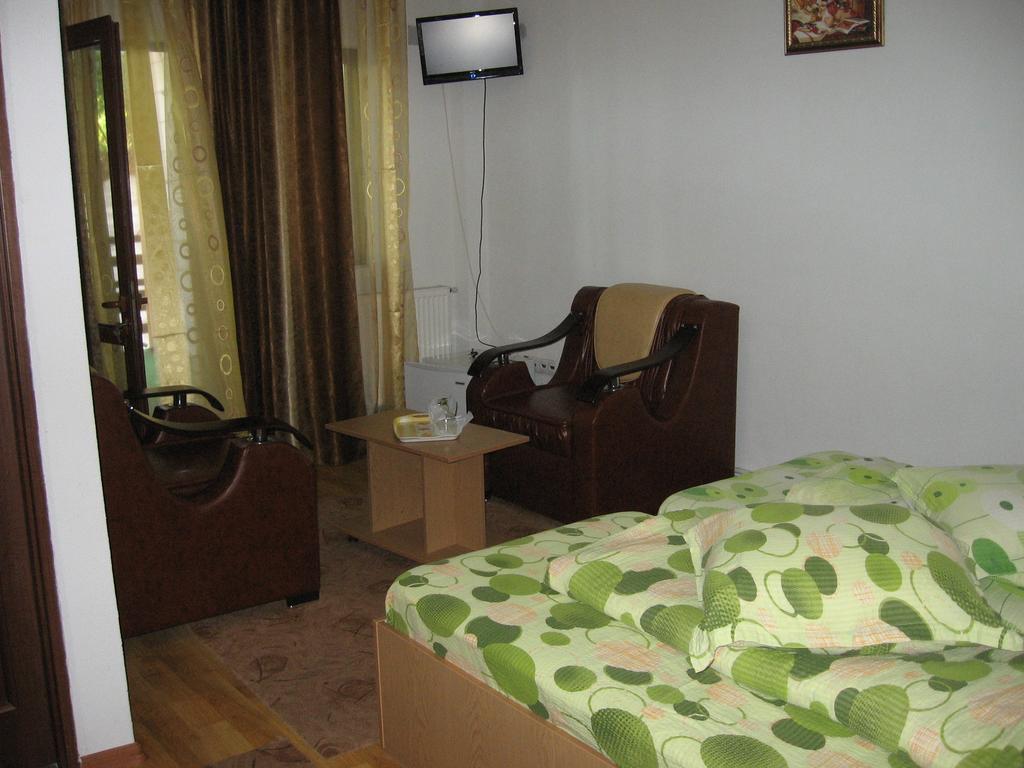 Pensiunea Pomi -Oesti Hotell Albestii Paminteni Exteriör bild