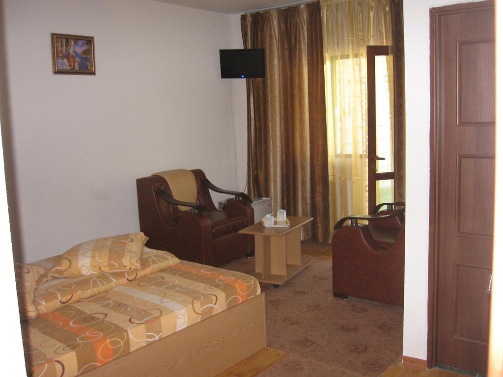 Pensiunea Pomi -Oesti Hotell Albestii Paminteni Rum bild