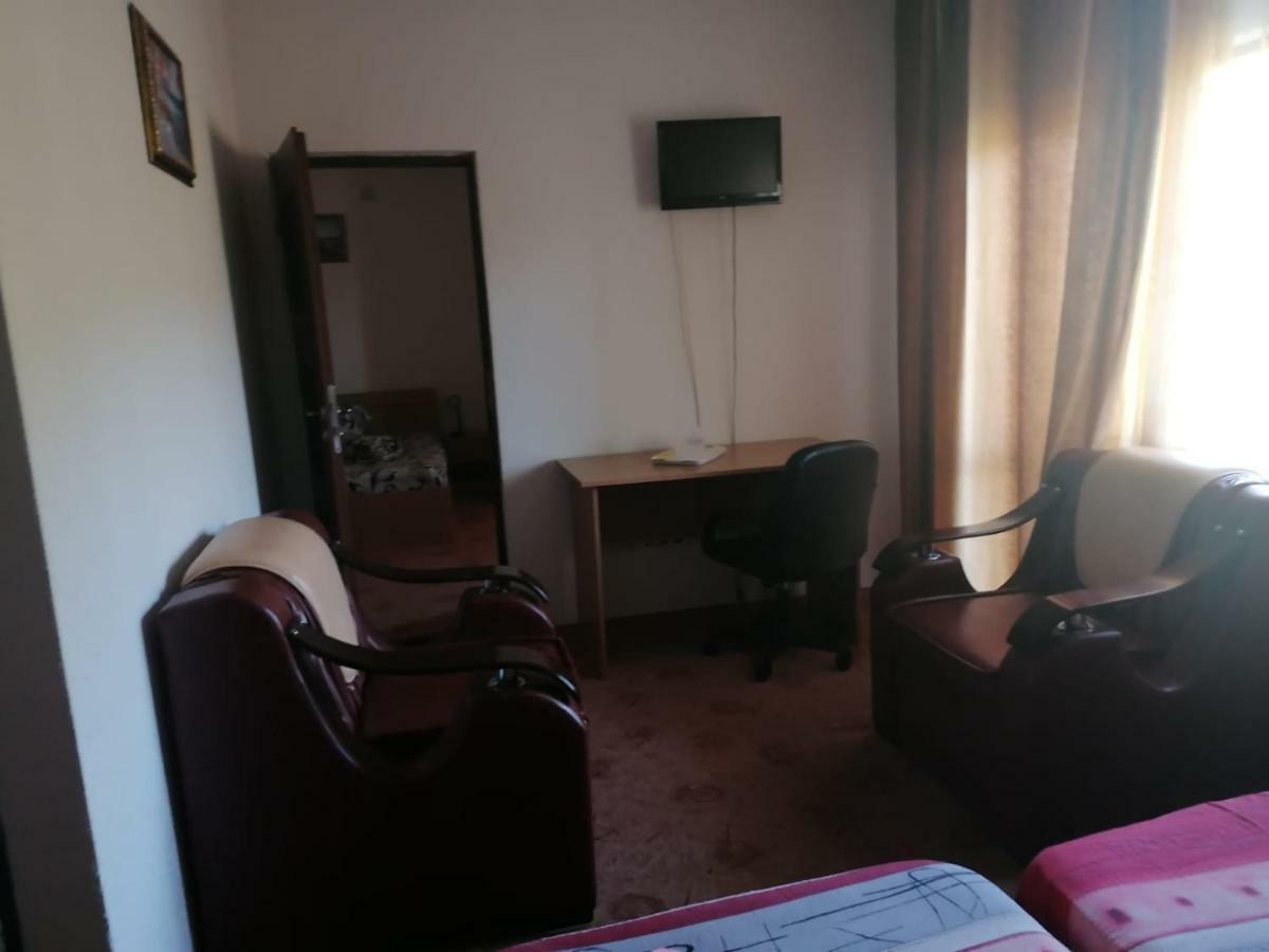 Pensiunea Pomi -Oesti Hotell Albestii Paminteni Exteriör bild