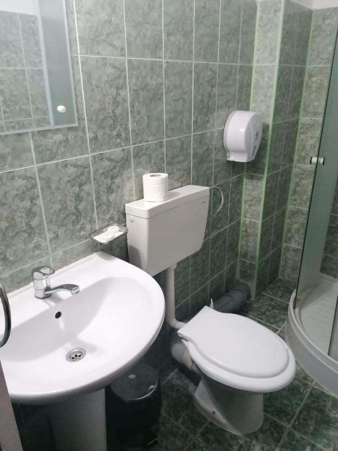Pensiunea Pomi -Oesti Hotell Albestii Paminteni Exteriör bild