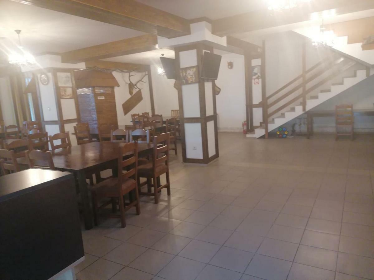 Pensiunea Pomi -Oesti Hotell Albestii Paminteni Exteriör bild