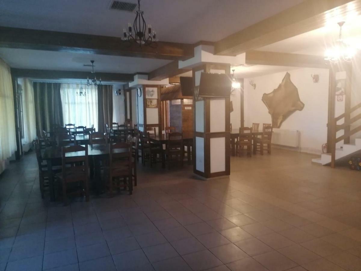 Pensiunea Pomi -Oesti Hotell Albestii Paminteni Exteriör bild